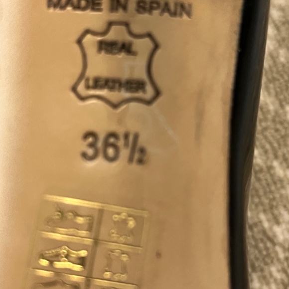 LK  Bennett Floret Black Patent Pump Size 6.5  (36.5 EU) - Picture 6 of 7